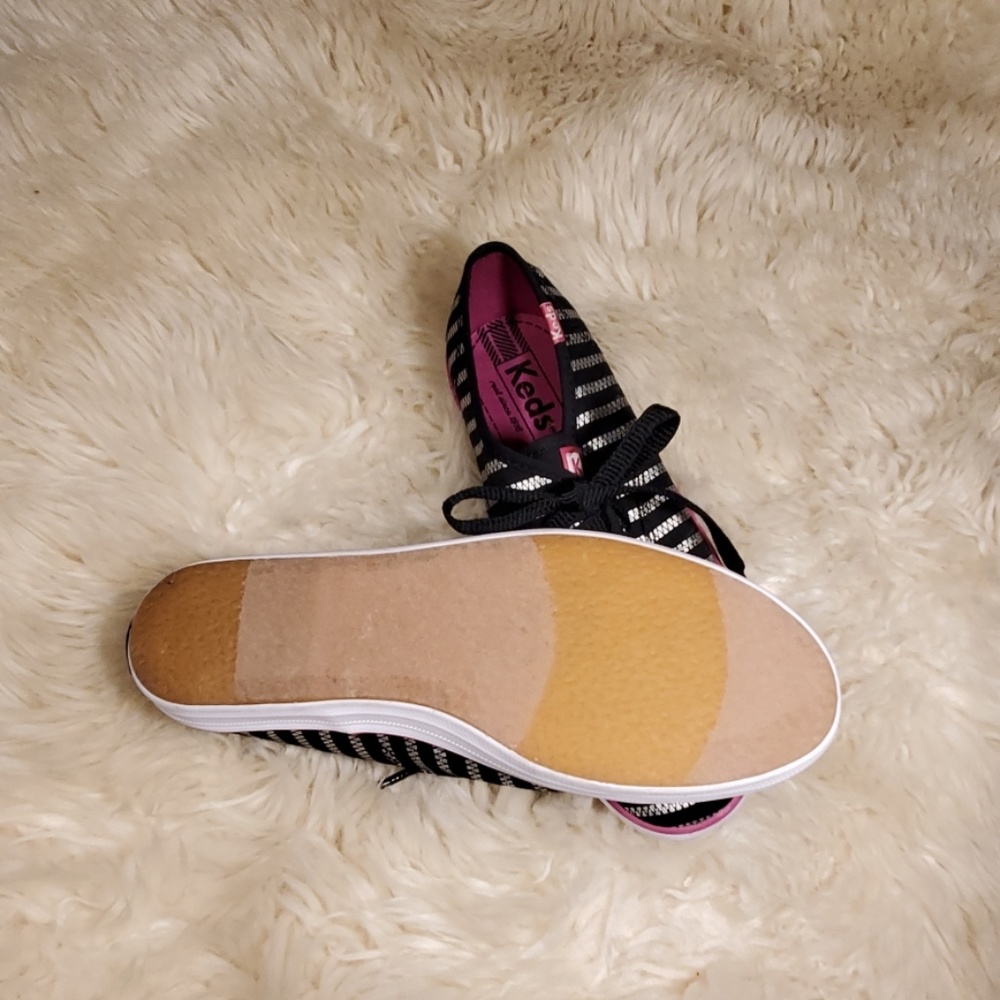 Shoes - Picture 2 of 3